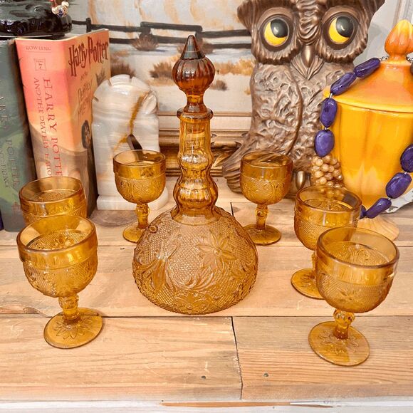 Vintage 1970s Amber Sandwich Glass Decanter Set by Indiana Glass Company - Picture 4 of 6